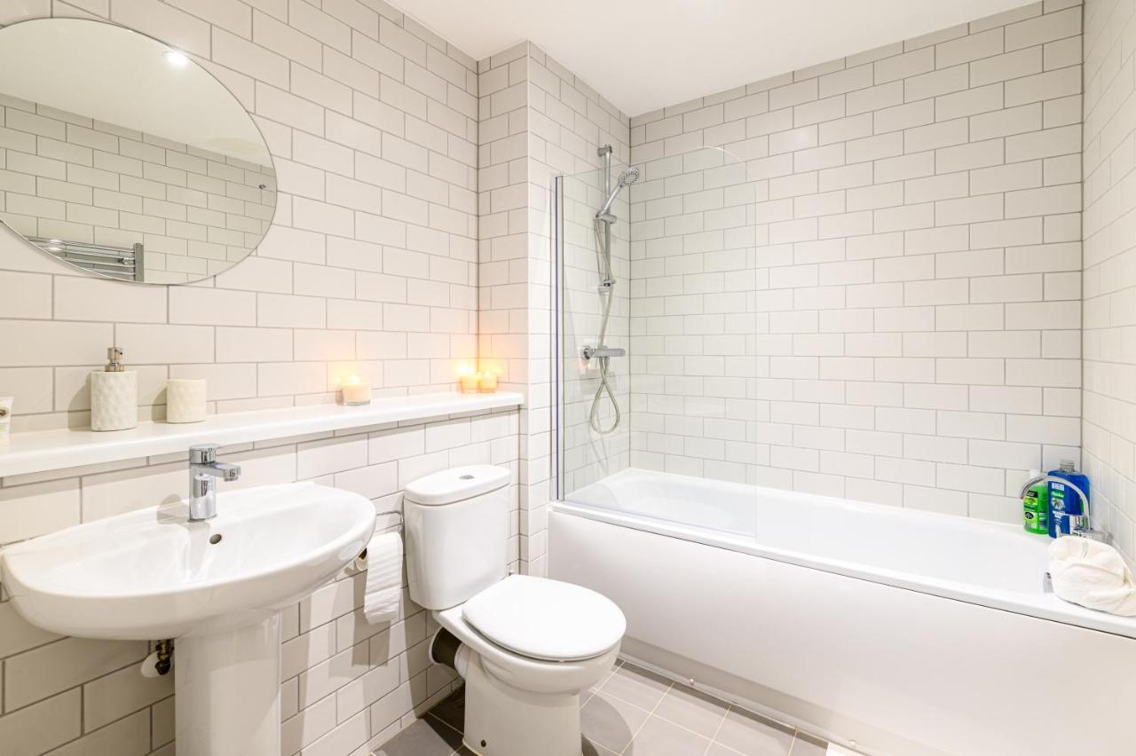 Comfy & Homely 2Bed Apartment - 5 Star Location Manchester Buitenkant foto